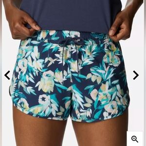 NWOT Columbia Bogata Bay Stretch Floral Print Shorts - 💦 water resistant size M